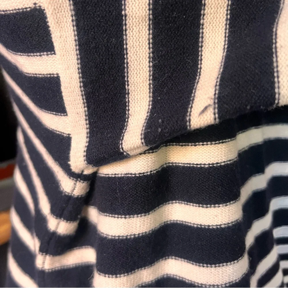 Vince 100% Cashmere Striped Blue White Hooded Sweater size Medium - Picture 7 of 9